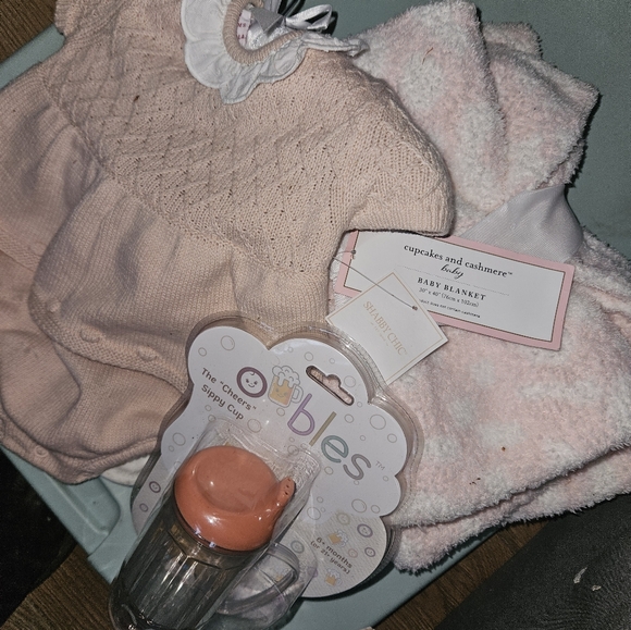 Sweater/knitted onsie bany blanket and funny mug/sippy cup/NEED GONE ASAP! - Picture 6 of 7